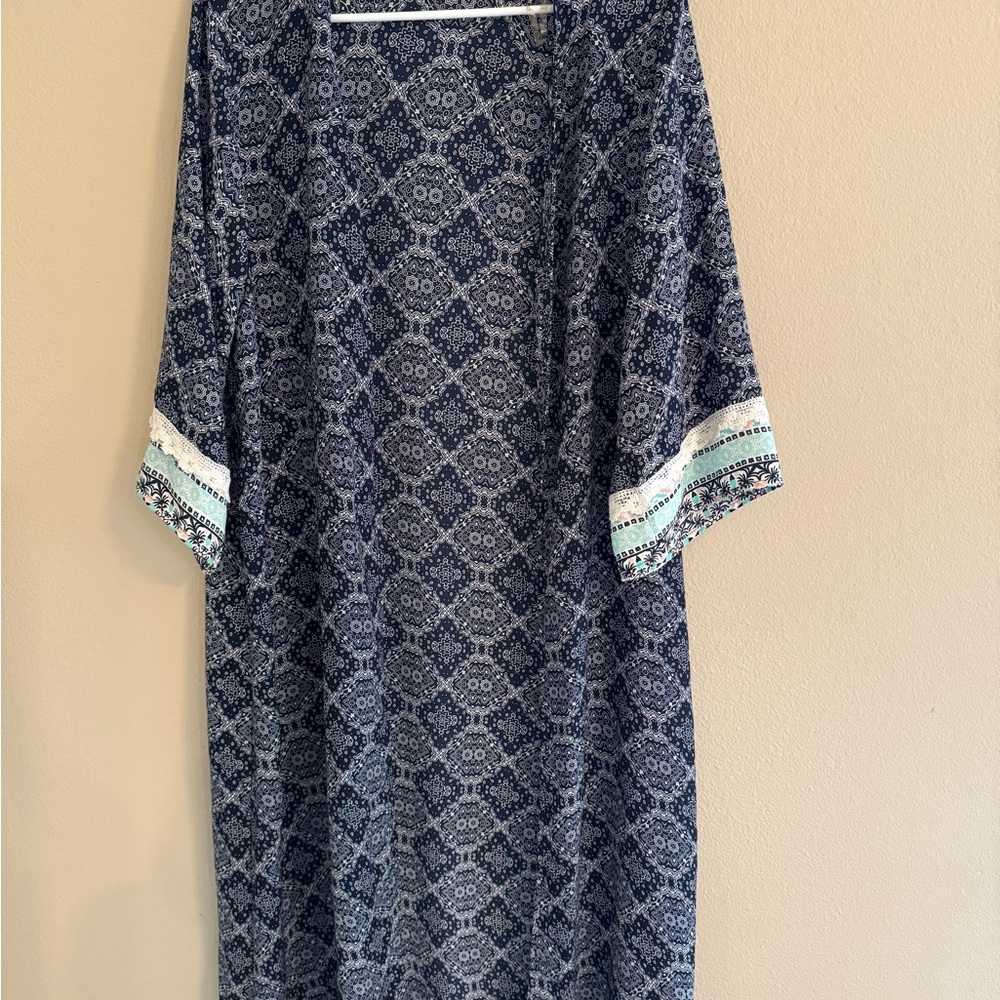 Charlotte Russe Navy and White Patterned kimono